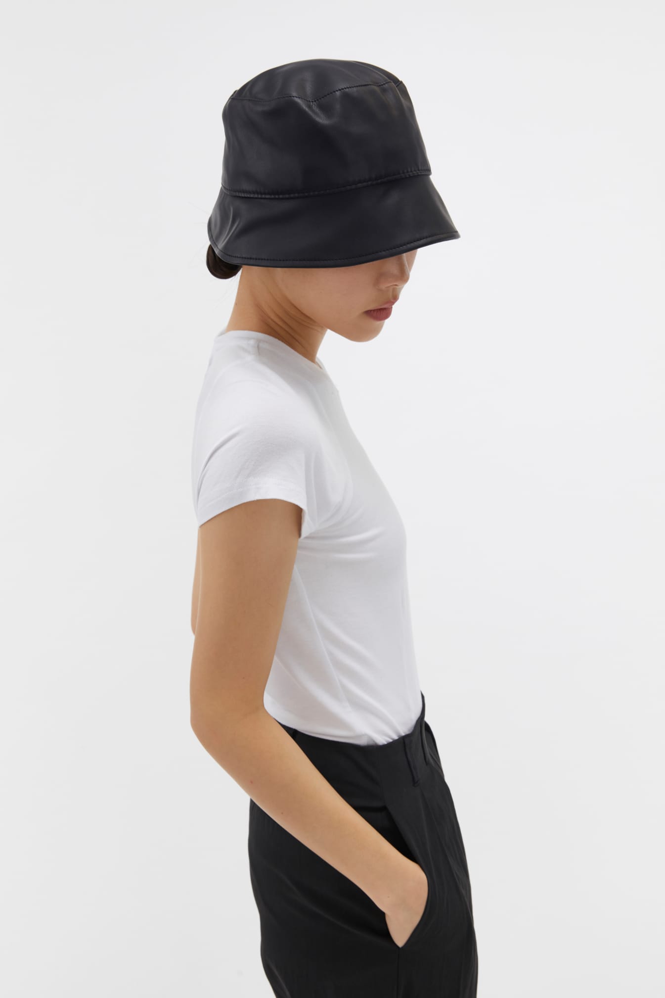 Studio Doe - 極簡皮質BUCKET HAT (黑) (F) | Studio Doe