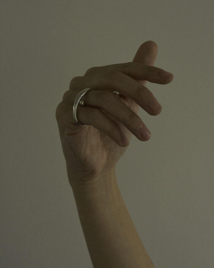 【きれいめファッション51選】上品さと清潔感をキープし (銀色) 08 ring shape - LORO (F) Doe Studio | アクセサリー